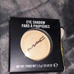 Mac single eyeshadow in nylon. New and unused